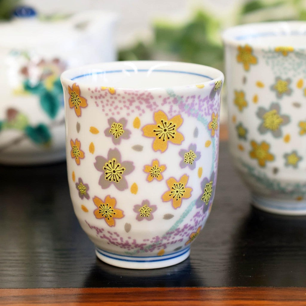 【made in japan】
Stylish Pair of Kutani Porcelain Teacups for Couples - “Kyokusuihana” Design - Japanese Ceramic Tea Bowls, Premium Tableware, Made in Japan