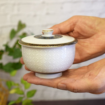 【made in japan】
Stylish Kutani Ceramic Tea Cups with Lids - Set of 5 White Shippō Design, High-End Dinnerware for Guests, Elegant Japanese Tableware.