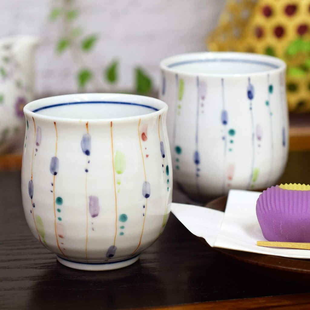 【made in japan】
Stylish Pair of Japanese Kutani Porcelain Tea Cups by Waza no Kura, Ideal for Couples - Perfect Gift for Anniversaries, Birthdays, and Special Celebrations, Made in Japan.