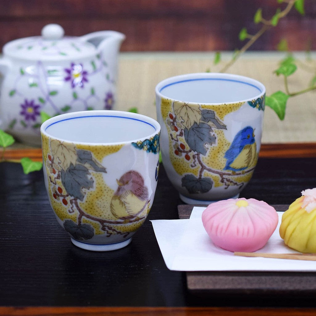 【made in japan】
Stylish Pair of Kutani Ware Teacups by Waza no Kura - Japanese Ceramic for Couples, Perfect for Anniversaries, Birthdays, and Special Celebrations. Ideal Gift for Weddings, Milestone Birthdays, and More!