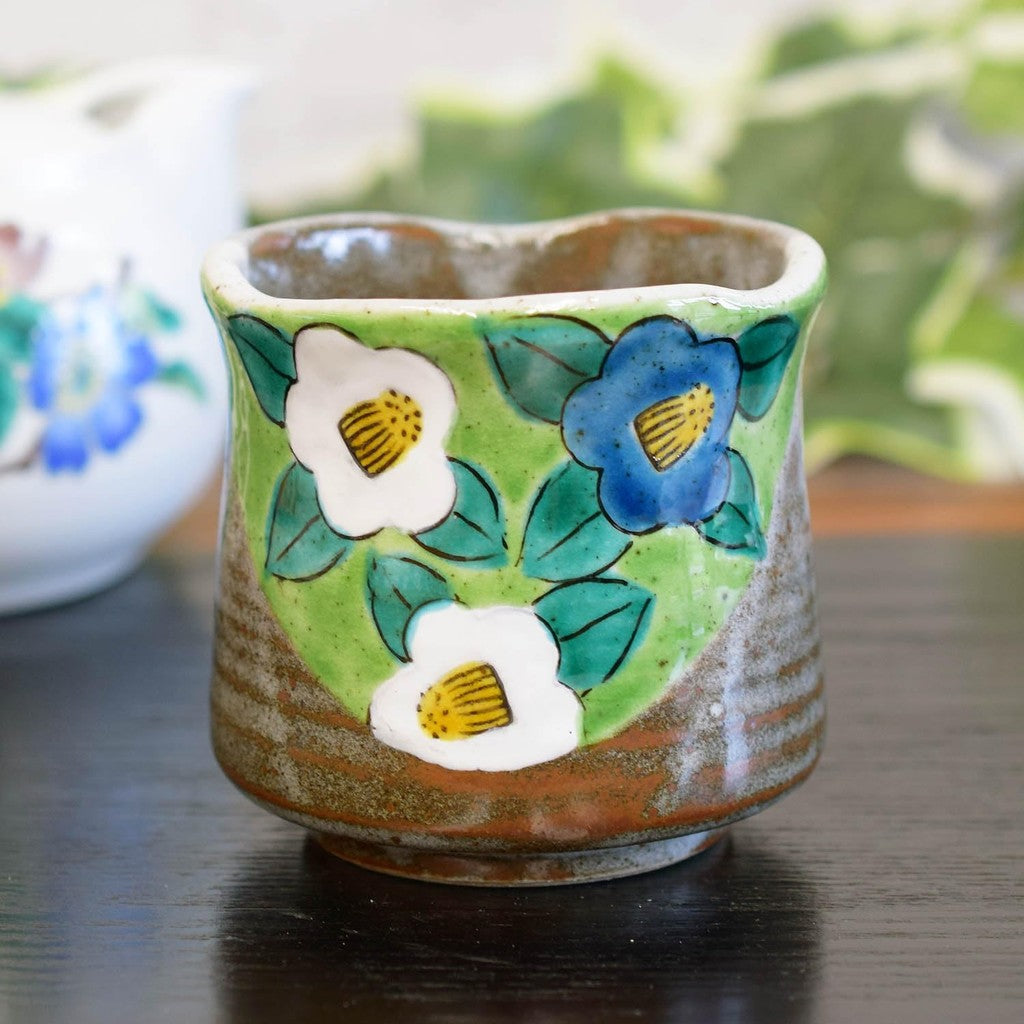 【made in japan】Waza no Kura Stylish Japanese Tea Cup, Kutani Ware, Camellia Design, Ceramic Sake and Tea Mug, Premium Tableware, Made in Japan, Perfect for Traditional Japanese Dining.