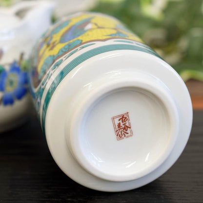 【made in japan】
Large Japanese Tea Cups by Waza no Kura, Kutani Ware, Antique Kyo Kutani Flower and Bird Design, Ceramic Teacup, Authentic Japanese Tableware, High-Quality Japanese Ceramic.