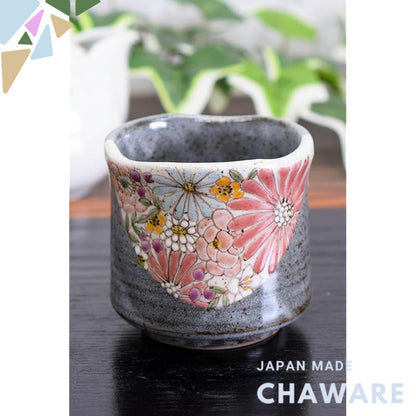 【made in japan】
Stylish Kutani Ware Red Tea Cup by Waza no Kura - Japanese Ceramic Tableware, Perfect Gift for Birthdays