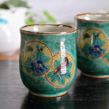 【made in japan】
Stylish Kutani Ware Green Circle Pattern Pair of Tea Cups - Elegant Japanese Ceramic Teacups for Couples, Authentic Japanese Tableware, Perfect for Tea Lovers.