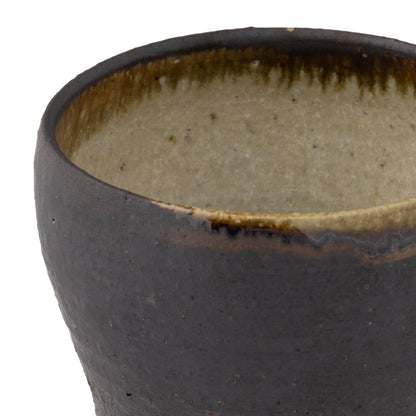 【made in japan】
Marui Seito Shigaraki-Yaki Hechimon Tea Cup, 230ml Capacity, Brown Tag MR-3-4005, Perfect for Tea Lovers and Collectors. High-Quality Japanese Pottery.