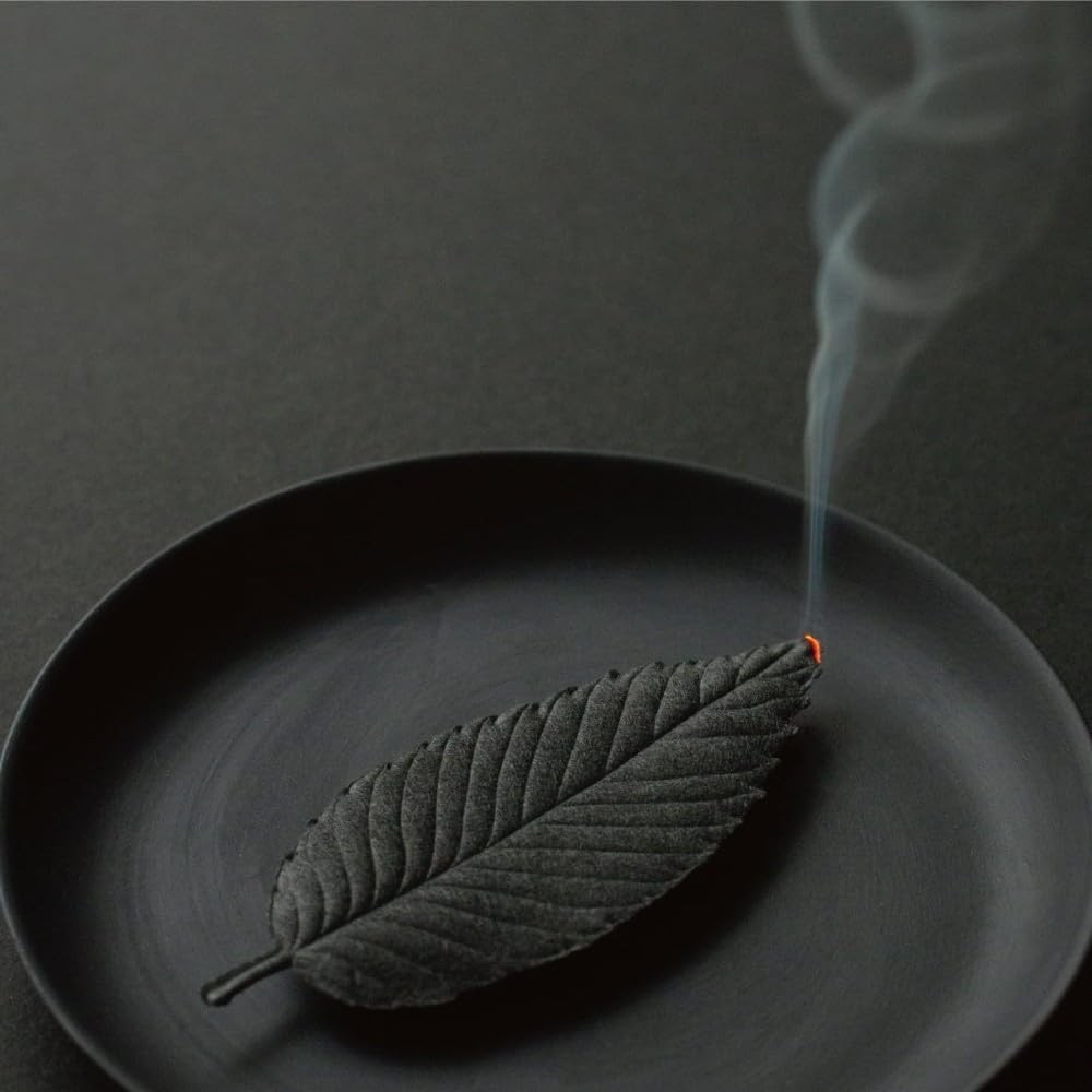 【made in japan】
HAKO Paper Incense - Black Leaf - 6 Sheets - Kunjyudo Japan - Aromatherapy Assortment