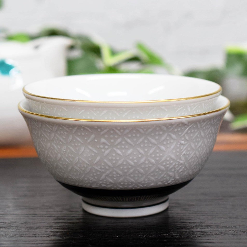 【made in japan】
Waza no Kura Stylish Couple Rice Bowls, Kutani Ceramics Set, Elegant White Seven Treasures Design, Premium Tableware, Perfect Gift for Weddings and Anniversaries, Japanese Ceramics.