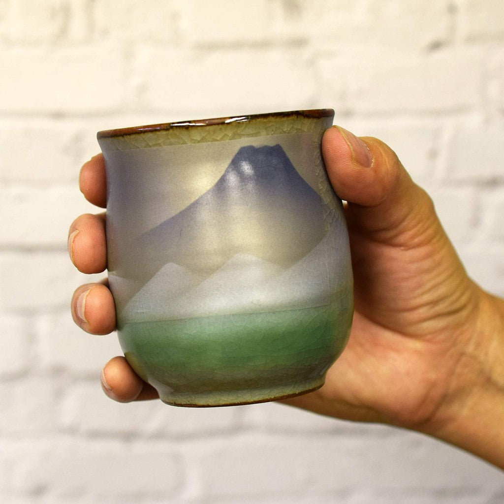 【made in japan】
Kura Waza Stylish Couple Sake Cups, Kutani Ware, Fuji Mountain Design, Ceramic Tableware, Japanese Made, Perfect for Weddings, Anniversaries, and Milestone Celebrations, Gifts for Loved Ones.
