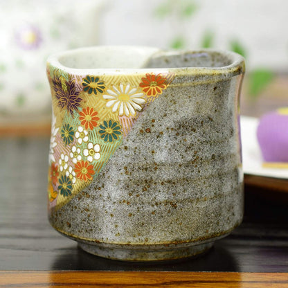 【made in japan】
Stylish Japanese Kutani Ware Yunomi Tea Cup with Golden Floral Design - Ceramic Brand - Perfect Gift for Birthdays, Milestone Celebrations, or Any Special Occasion Made in Japan