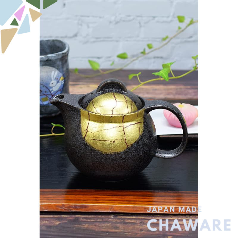 【made in japan】
Stylish Japanese Ceramic Teapot with Gold Leaf Design, Kutsunai Ware Kyushu Yaki, Includes Tea Strainer,