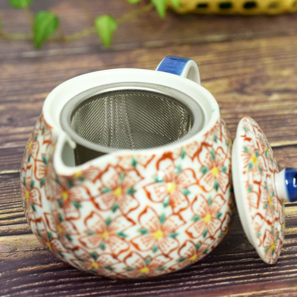 [made in Japan]
Stylish Japanese Tableware - Kutani Ware Teapot with Flower Pattern, Includes Strainer, High-End Ceramic, Perfect for Birthdays, Authentic Japanese Design