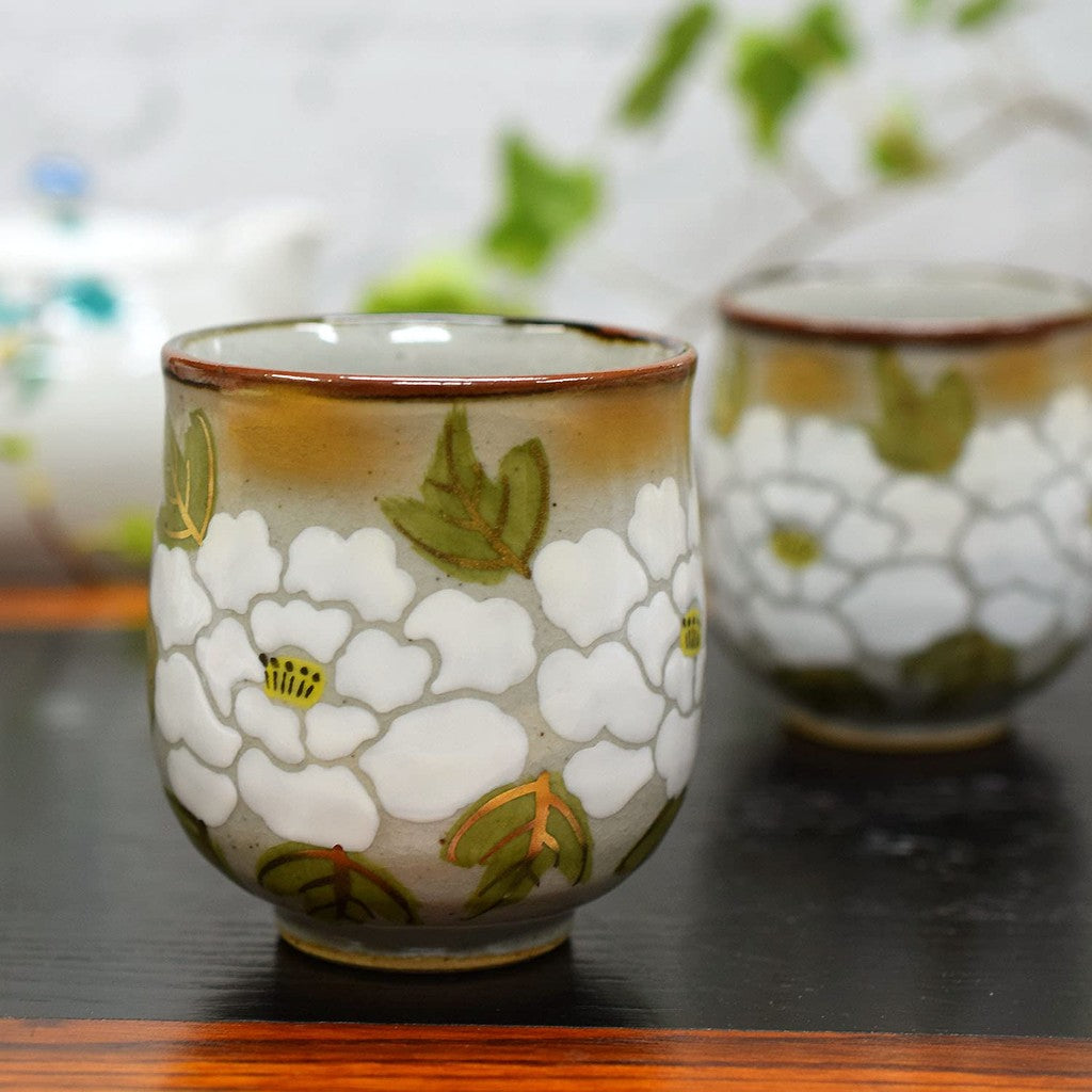 【made in japan】Stylish Pair of Kutani Ware Tea Cups, White Peony Design, Perfect for Couples. Handmade Ceramic Japanese Tableware Ideal for Weddings, Anniversaries, and Special Celebrations. A Unique Gift for Special Occasions like Koki, Kiju, and Beiju.