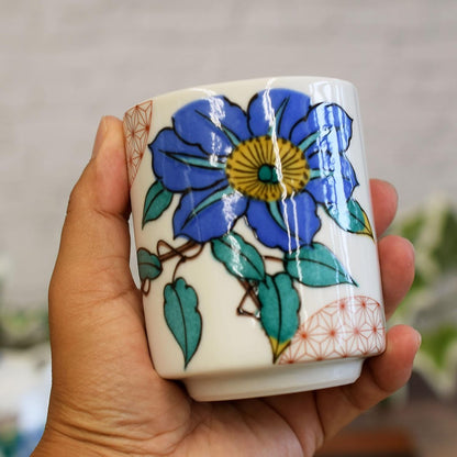 [Made in Japan] Large Traditional Japanese Kutani-Yaki Tea Cup by Waza no Kura, Kutsunagi Pattern, Elegant Ceramic Chawan for Tea, Authentic Japanese Tableware, Made in Japan.