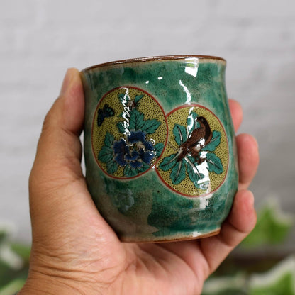 【made in japan】
Stylish Kutani Ware Green Circle Pattern Pair of Tea Cups - Elegant Japanese Ceramic Teacups for Couples, Authentic Japanese Tableware, Perfect for Tea Lovers.