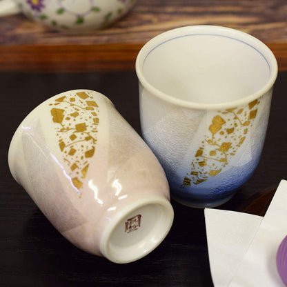 【made in japan】
Stylish Pair of Japanese Kutani Tea Cups - Waza no Kura Brand Ceramic, Perfect for Couples. Ideal for Wedding Anniversaries, Birthday Celebrations, and as Thoughtful Gifts. Authentic Japanese Tableware.