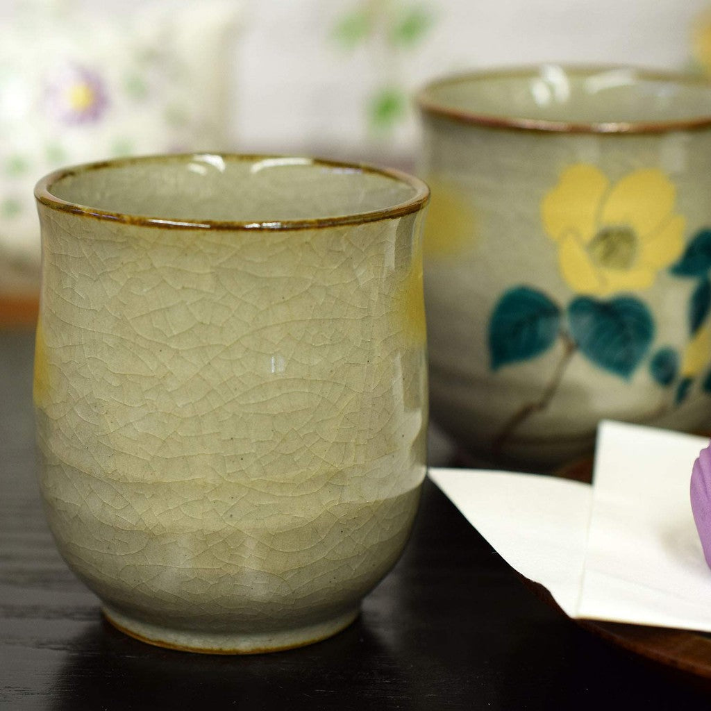 【made in japan】
Stylish Pair of Japanese Kutani Ware Tea Cups - Waza no Kura Brand, Perfect for Couples, Ideal for Weddings, Anniversaries, and Milestone Birthdays, Authentic Japanese Pottery Gift for Special Occasions.
