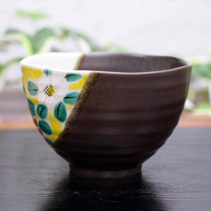 【made in japan】
Stylish Kutani Porcelain Rice Bowl by Waza no Kura - Elegant Flower Pattern Tea Bowl, Premium Japanese Tableware for Birthday, Kanreki, and Koki Celebrations, Perfect Gift for Jubilees, Made in Japan.