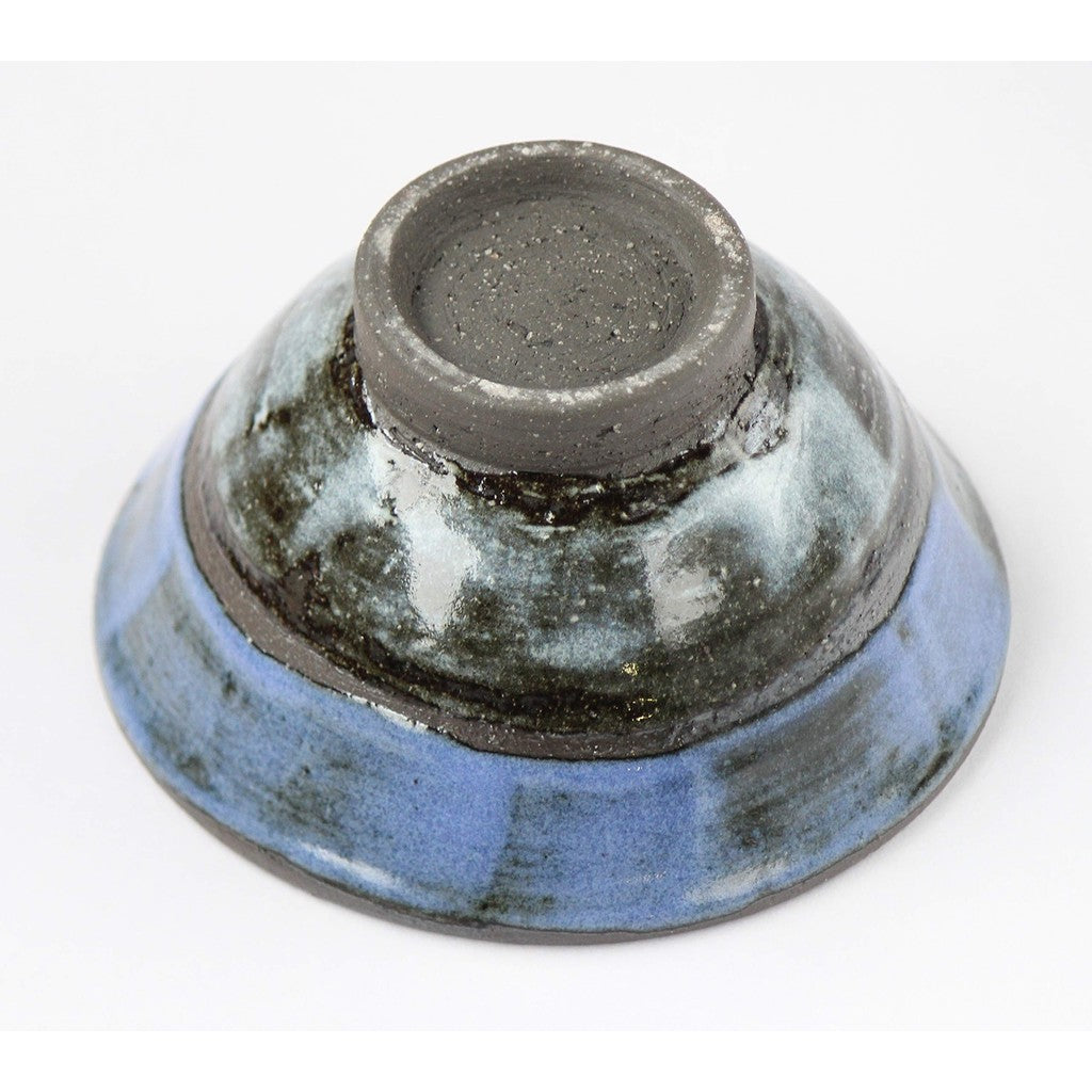 【made in japan】
Ceramic Shigaraki Blue Sky Rice Bowl W311-01 - Handcrafted Japanese Tableware for Elegant Dining and Home Decor, Perfect for Rice Lovers and Collectors.