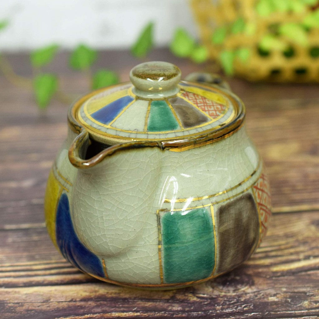 【made in japan】
Stylish Japanese Kyusu Teapot from Kutani Ware, Ceramic Pot with Paper Balloon Design, Includes Tea Strainer, Made in Japan, Perfect for Serving Traditional Tea.