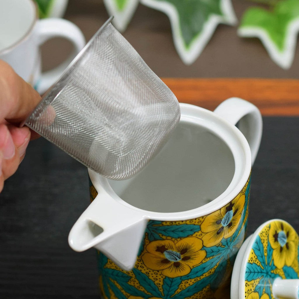 【made in japan】
Stylish Kużyaki Teapot from Waza no Kura, Aoi Design, Premium Quality Ceramic, Japanese Tableware, Comes with Tea Strainer, Made in Japan, Elegant Brand.