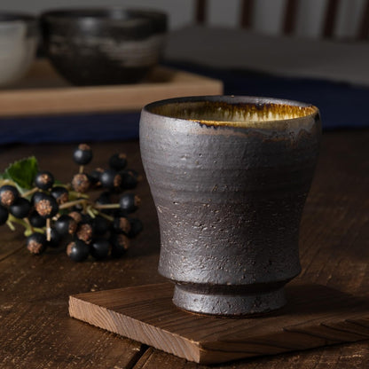 【made in japan】
Marui Seito Shigaraki-Yaki Hechimon Tea Cup, 230ml Capacity, Brown Tag MR-3-4005, Perfect for Tea Lovers and Collectors. High-Quality Japanese Pottery.