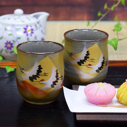 【made in japan】
Stylish Kutani Porcelain Pair of Tea Cups with Gold-leaf Cranes – Elegant Japanese Tableware for Couples, Perfect Gift for Milestone Celebrations like 60th, 70th, 77th, and 88th Birthdays, Made in Japan.