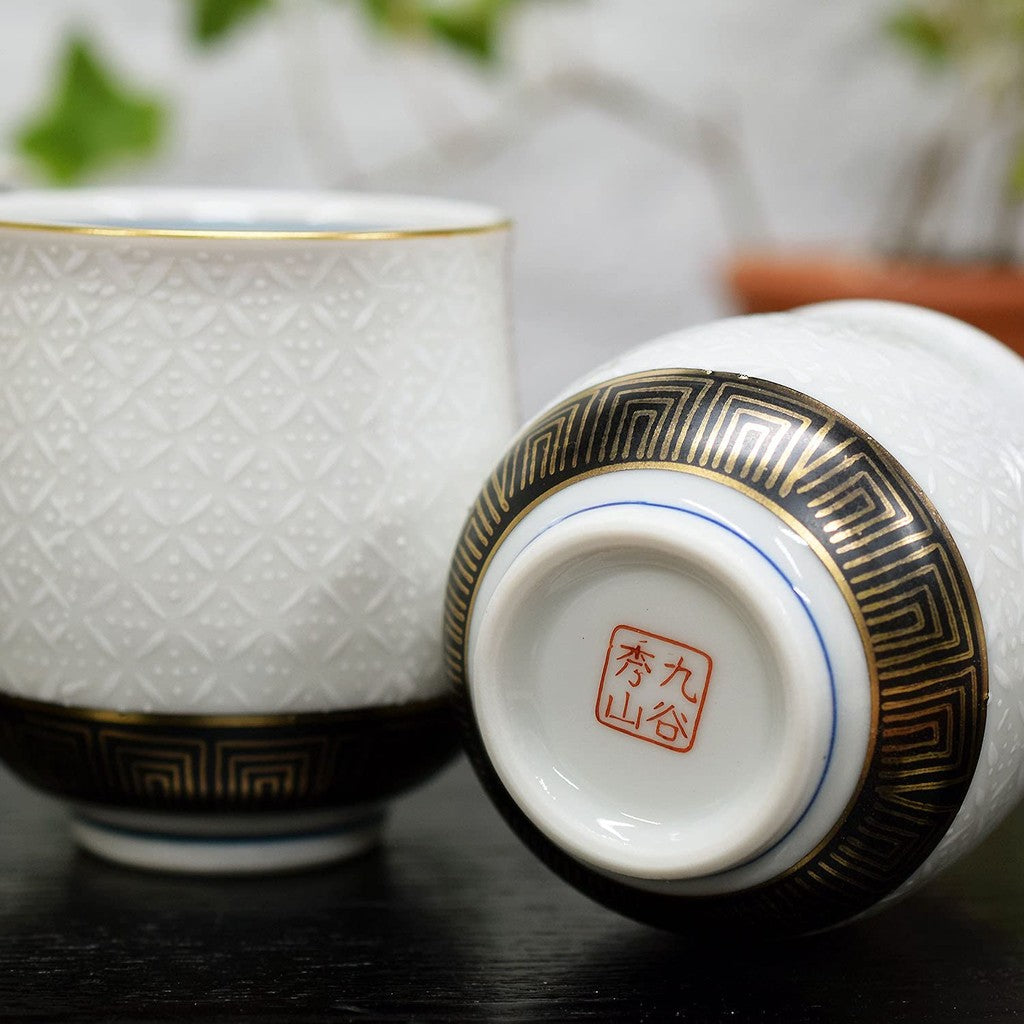 【made in japan】
Stylish Pair of Kutani-yaki Tea Cups by Wazano Kura, Elegant White Seven Treasures Design, Perfect for Wedding Anniversaries and Celebrating Milestones like 60th, 70th, 75th, and 88th Birthdays. Ideal Japanese Pottery Gift.