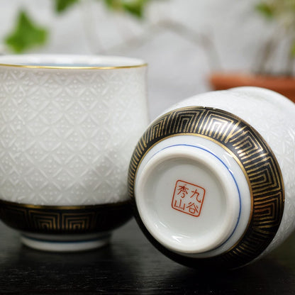 【made in japan】
Stylish Pair of Kutani-yaki Tea Cups by Wazano Kura, Elegant White Seven Treasures Design, Perfect for Wedding Anniversaries and Celebrating Milestones like 60th, 70th, 75th, and 88th Birthdays. Ideal Japanese Pottery Gift.