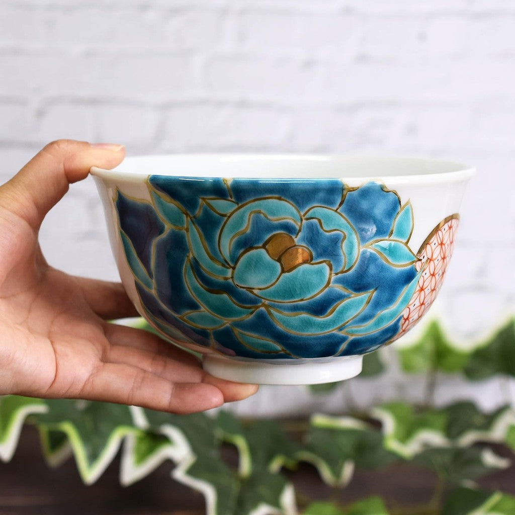 【made in japan】
Stylish Japanese Ceramic Bowl by Waza no Kura, Kutani Ware, Blue Peony Design. High-quality dishware for traditional cuisine. Perfect as a birthday gift or for celebratory occasions like Shinto ceremonies and anniversaries. Handcrafted in