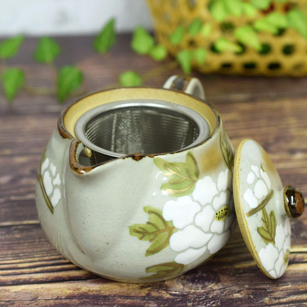 【made in japan】
Elegant Kyusu Teapot with Strainer, Kutani Porcelain, White Peony Design, Japanese Tableware, High-Quality Ceramic, Made in Japan, Perfect for Tea Lovers.