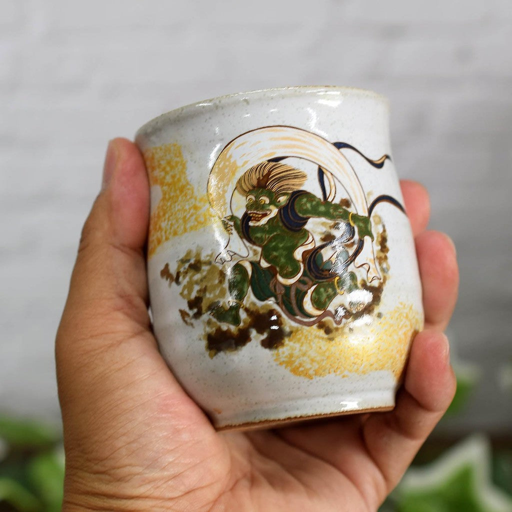 【made in japan】
Waza no Kura Stylish Pair of Yu-nomi Teacups, Kutani Porcelain, Couple's Tea Cups, Fūjin Raijin Design, Japanese Ceramic Tableware, Made in Japan.