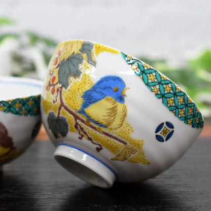 【made in japan】
Waza no Kura Pair Rice Bowls Set - Elegant Japanese Tableware, Kutani Ware, Couple's Teacups, Komon Yoshidaya Sparrows, High-Quality Ceramics, Made in Japan, Perfect for Weddings, Birthdays, and Anniversaries.
