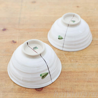 【made in japan】
Hasami Porcelain Pair of Rice Bowls - Kihou Kiln with White Slip Flower Design, Ideal for Couples, Perfect for Rice, Gift for Weddings and Special Occasions