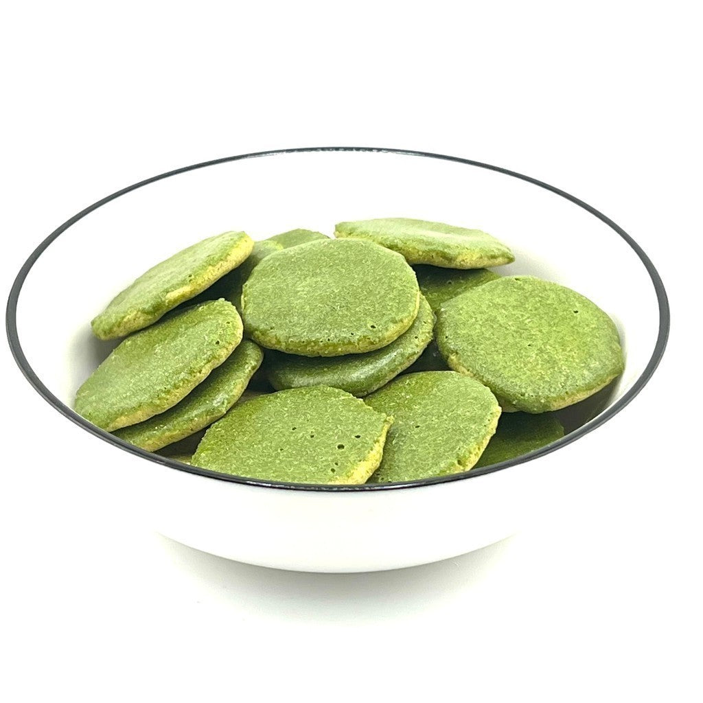 Kyoto Uji Matcha Senbei Rice Crackers - 50g Zipper Bag (1 Pack) from Higashiyama Seika. Premium Uji matcha, hand-brushed by artisans, full of fragrant flavor. No artificial coloring or additives. Perfect snack, gift, or tea accompaniment. Ideal for giftin