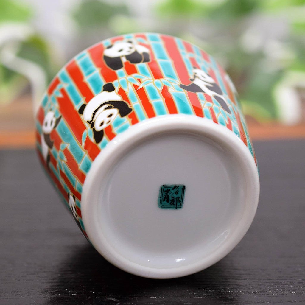 【made in japan】
Stylish Japanese Soba Choko Cup by Waza no Kura, Premium Kutani Porcelain with Panda Design, Elegant Tableware, Made in Japan. Perfect for Soba Noodles and Traditional Japanese Dining.