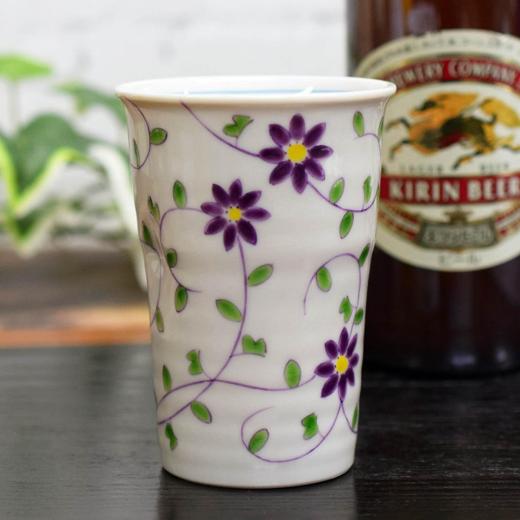 【made in japan】
Waza no Kura Stylish Beer Glass - Premium Kutani Porcelain Sake Set with Floral Vine Design, High-Quality Japanese Tableware Cup, Perfect for Gifting and Home Use.