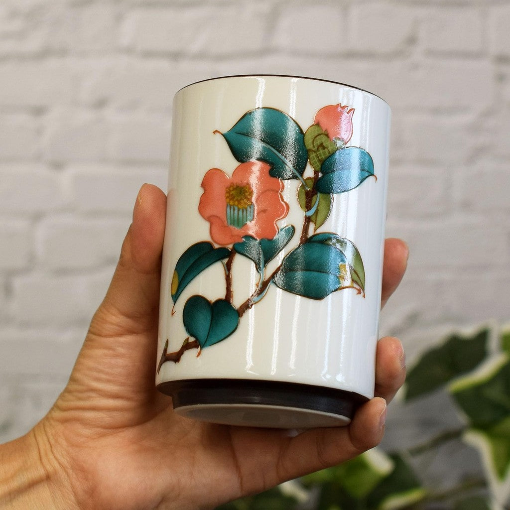 【made in japan】Large Japanese Kutani Tea Cup – Tsutsu Kutsuhana Porcelain Teacup, Traditional Japanese Tableware, Perfect for Tea Lovers, Made in Japan.