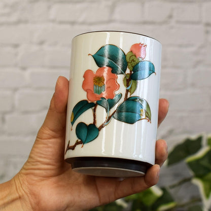 【made in japan】Large Japanese Kutani Tea Cup – Tsutsu Kutsuhana Porcelain Teacup, Traditional Japanese Tableware, Perfect for Tea Lovers, Made in Japan.