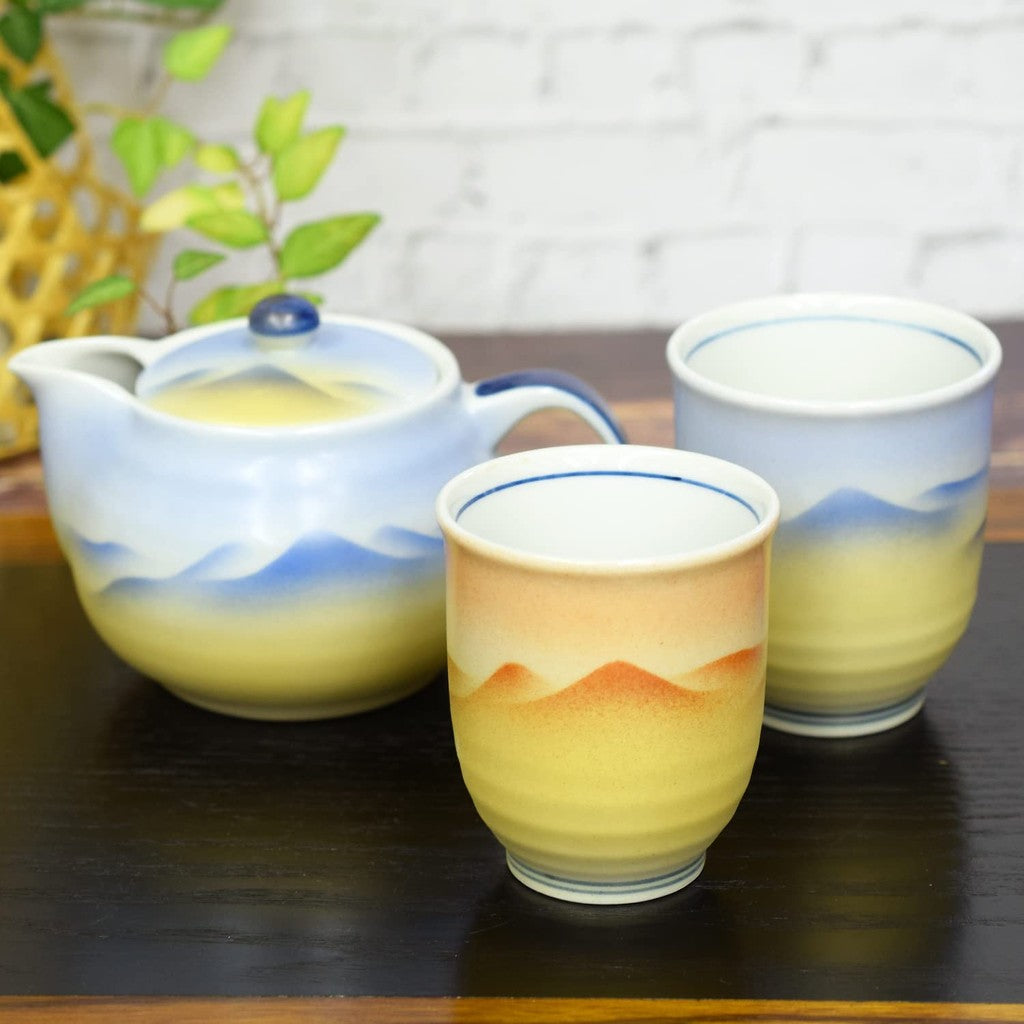 【made in japan】
Pair of Kutani Ceramic Tea Cups and Teapot Set, Japanese Kutani Ware, Traditional Japanese Tableware, Made in Japan. Perfect for Tea Lovers.