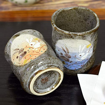 【made in japan】
Stylish Pair of Kutani Ware Tea Cups - 'Tsuki Usagi' Design. Elegant Ceramic Mugs for Couples - Traditional Japanese Tableware, Perfect for Tea Lovers.