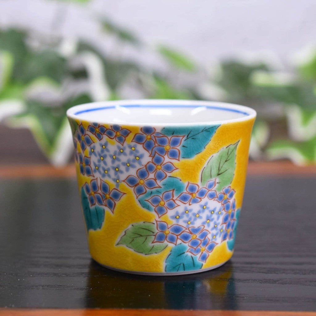 【made in japan】
Waza no Kura Stylish Soba Choko - Kutani Ware Flower Design Ceramic Japanese Tableware