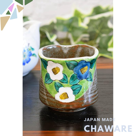 【made in japan】
Waza no Kura Stylish Japanese Tea Cup, Kutani Ware, Camellia Design, Ceramic Sake and Tea Mug, Premium T