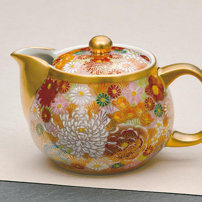 【made in japan】
Kutani Ware Iwataya Teapot with Gold Flower Design and Strainer, Model AP7-0454 - Perfect for Brewing Tea Elegantly.