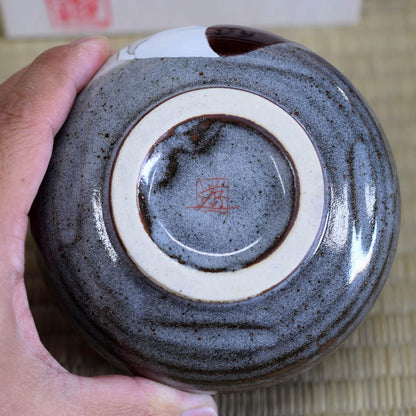 【made in japan】
Stylish Matcha Bowl - Kutani Ceramic, Waza no Kura Collection, High-Quality Japanese Tea Ceremony Tool, Ideal Gift for Birthdays, Milestone Celebrations, and Special Occasions, Made in Japan.