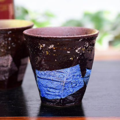 [Made in Japan] Stylish Japanese Tableware - Kutani Pottery Pair of Sake Glasses, Silver-Leaf Design, Perfect for Shochu. Ideal Gifts for 60th Birthday, 70th and 77th Celebrations. Exquisite Brand and Traditional Japanese Pottery.