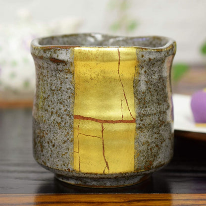 【made in japan】
Stylish Kutani Ware Large Teacup with Gold Leaf Line, Japanese Ceramic Tea Bowl, Perfect as Birthday Gifts, Celebrations for Milestones, Brand Name Tableware, Made in Japan
