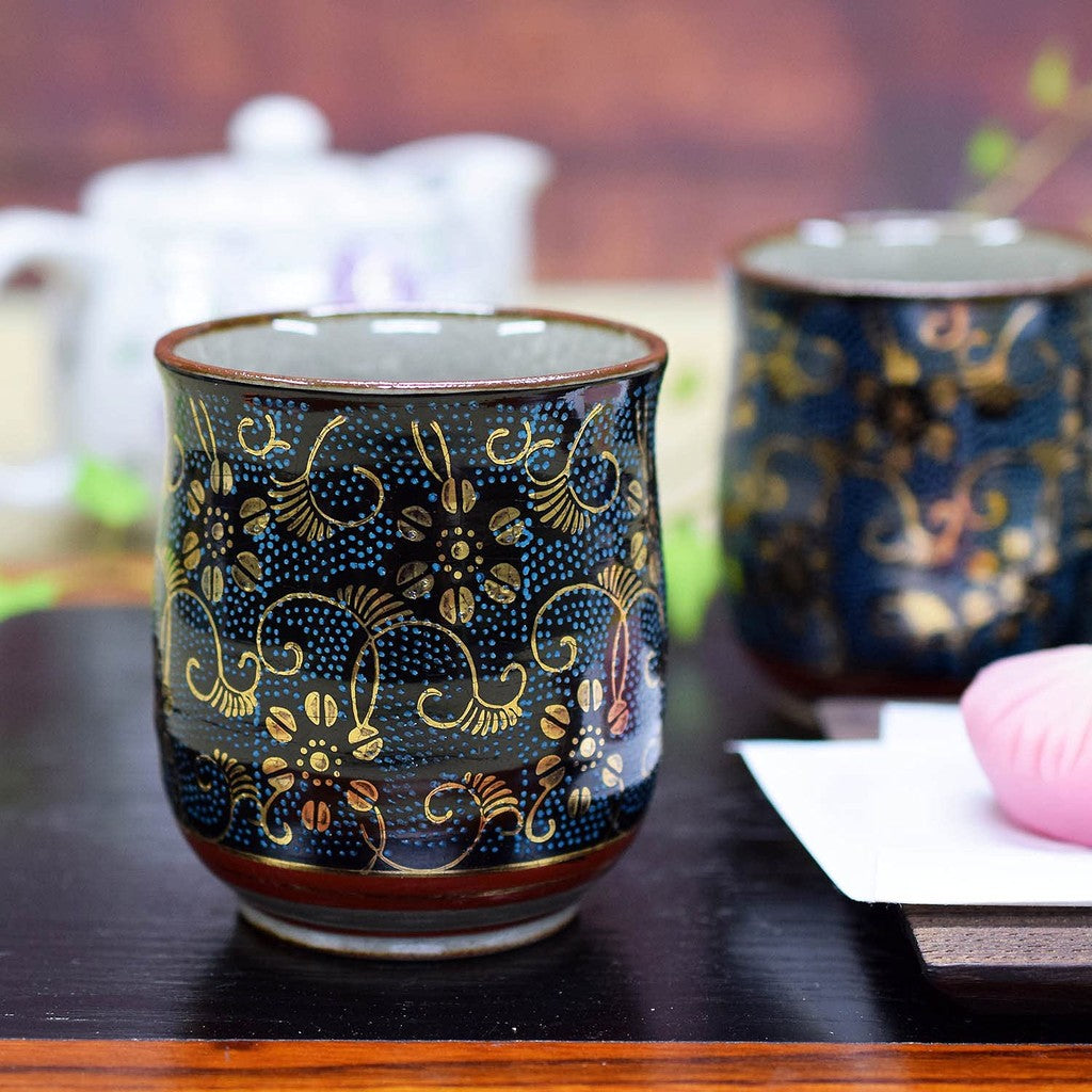 【made in japan】
Stylish Pair of Japanese Kutani Ware Tea Cups - Waza no Kura Blue Granule Design, Perfect for Couples, Ideal Gift for Anniversaries, Milestones, and Special Celebrations, Made in Japan.