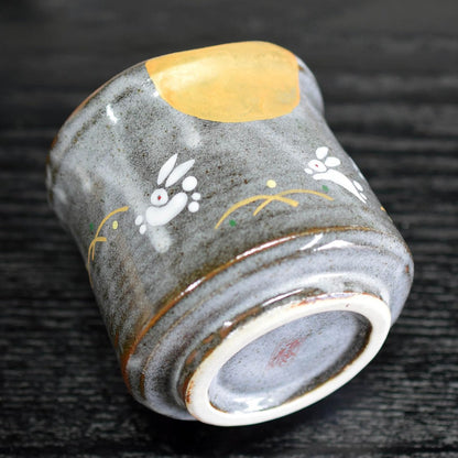 【made in japan】
Stylish Kutani Ware Tea Cup by Waza no Kura - Large Moon Rabbit Design, Ceramic Japanese Tableware, Perfect for Birthdays and Celebrations like 60th, 70th, 77th, 80th Anniversaries, a Thoughtful Gift Made in Japan.