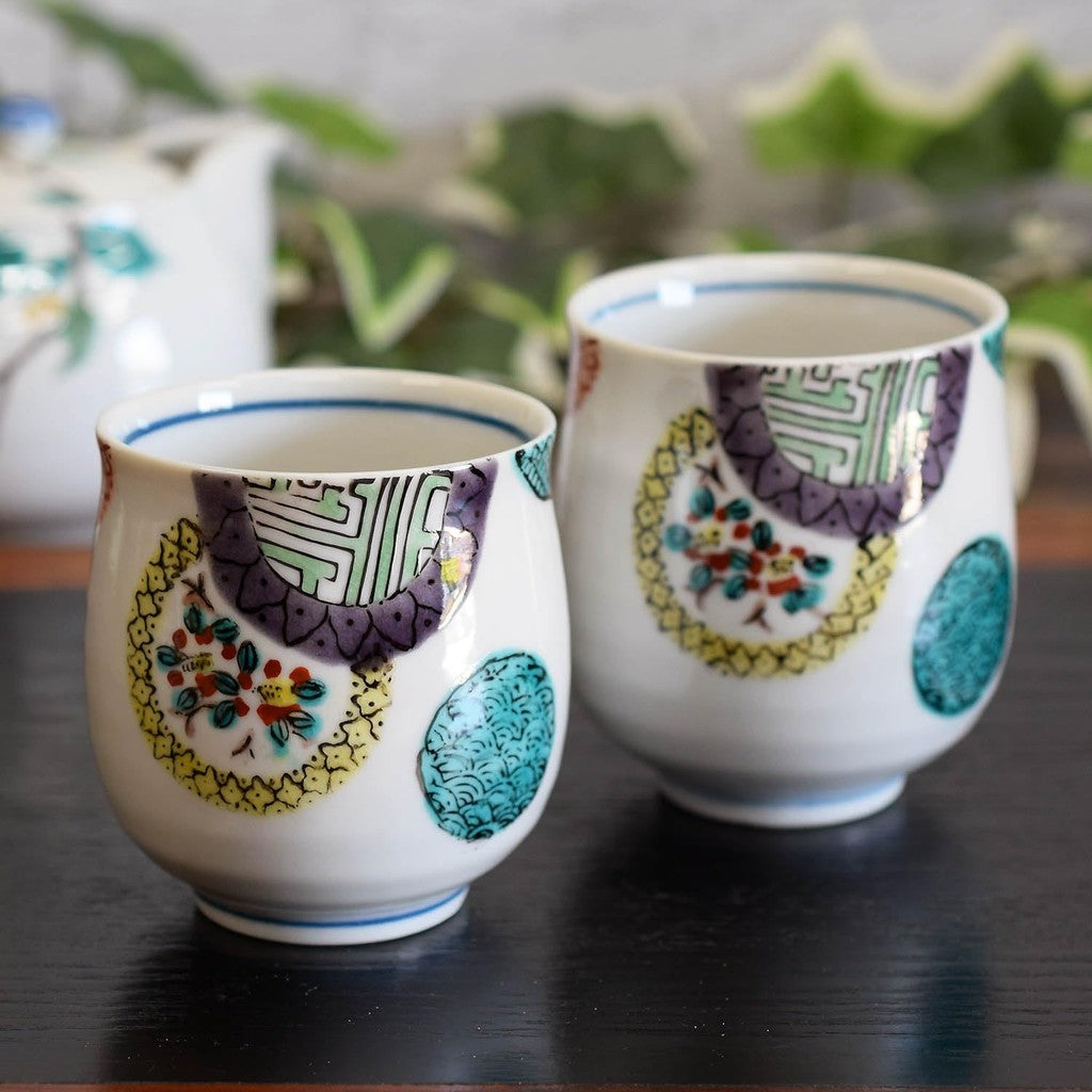 【made in japan】
Couple's Ceramic Bowl and Tea Cup Set, Kutani-yaki Colorful Pattern Design, Japanese Tableware, Brand New, Made in Japan. Perfect for Traditional Dining Experience.