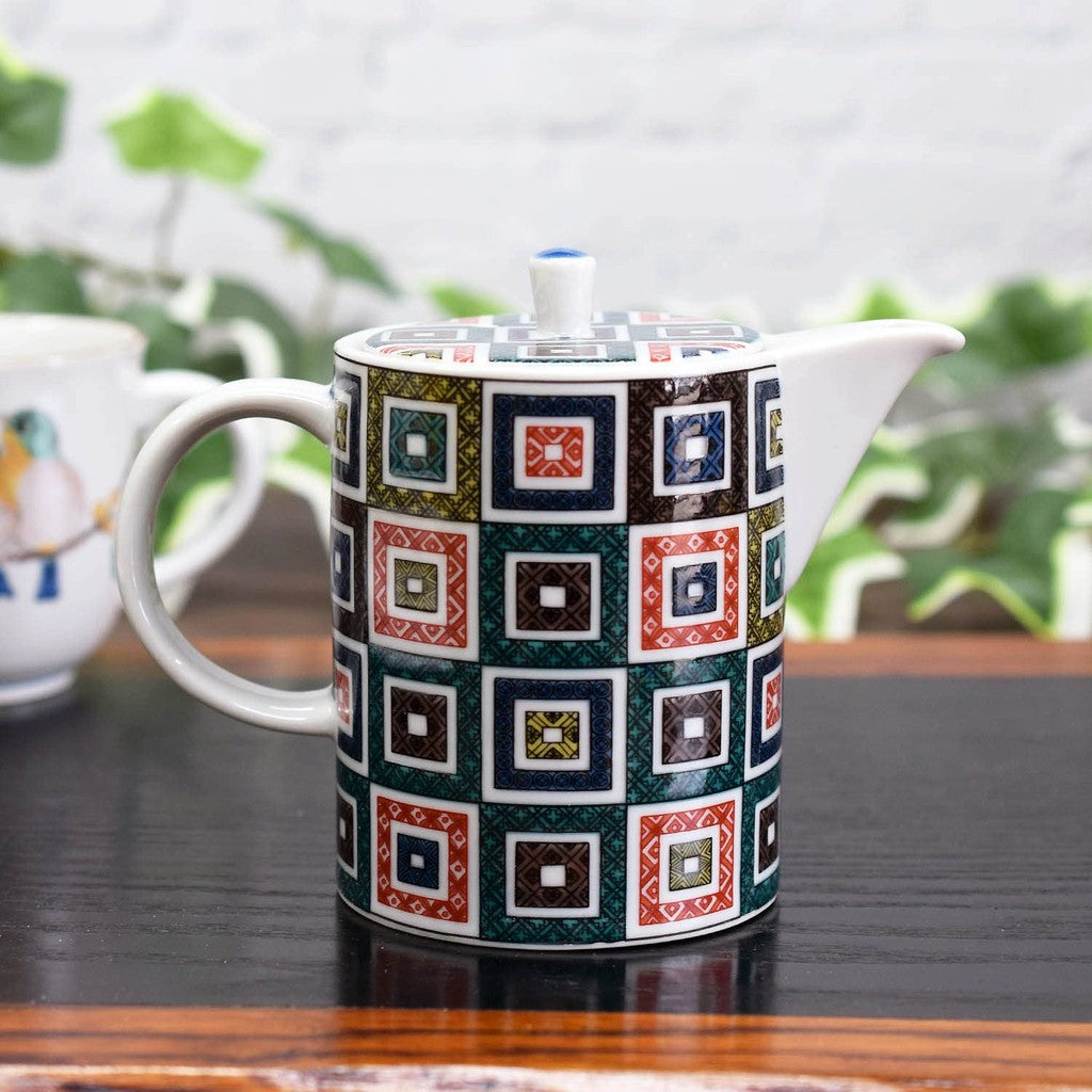 [made in Japan]
Stylish Kutani Porcelain Teapot with Stone Pattern, Premium Japanese Ceramics, Includes Tea Strainer, Perfect for Traditional Japanese Dining.
